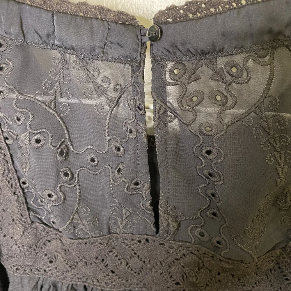 Tiny X Anthropologie Women's Embroidered Eyelet Lace Trim Sleeveless top Size L - Picture 11 of 13